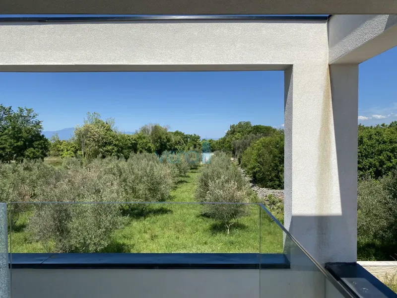 Malinska, Bogovići, Semi-detached house with swimming pool in a quiet location, 1.6 km from the sea, for sale – 2
