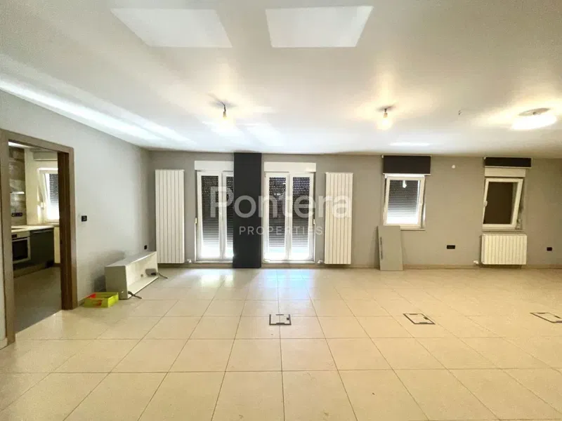 Commerciale Podmurvice, Rijeka, 100m2 – 2