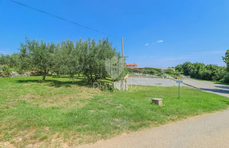 Kaštel, Buje area! Building land in a quiet location! – 2