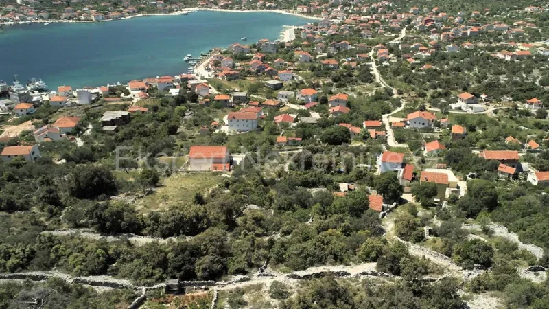 Marina, Vinišće, grad. land 656 m2, sea view, 320m from the sea – 2
