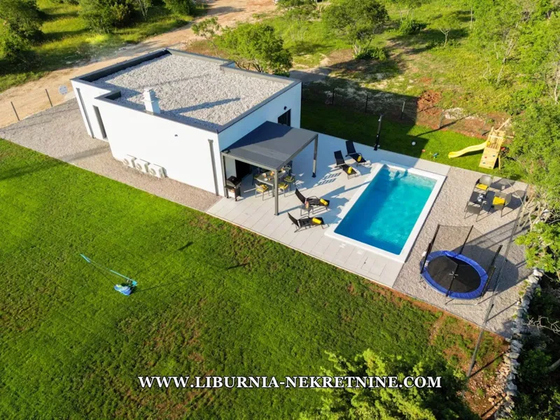 Casa Trget – 2