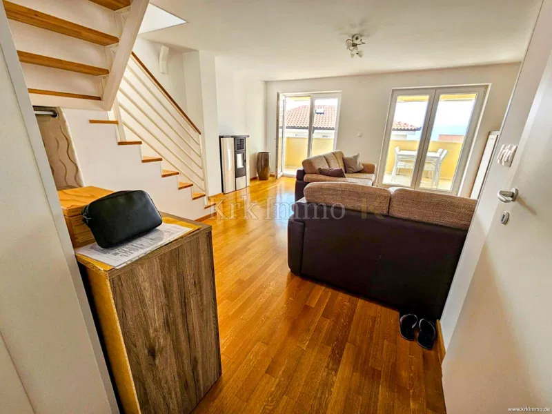 Malinska: Namješteni dvoetažni apartman s pogledom na more! – 3