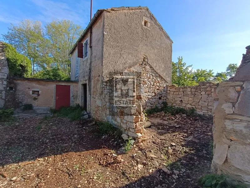 Poreč, surroundings, Stone house with garden for renovation – 2