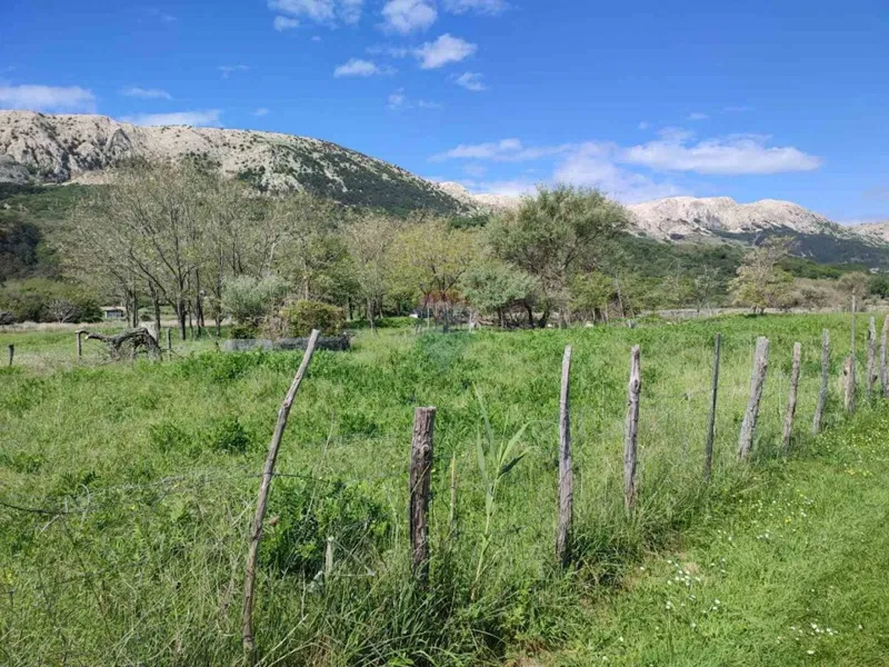 Non-structural plot Batomalj, Baška, 619m2 – 2
