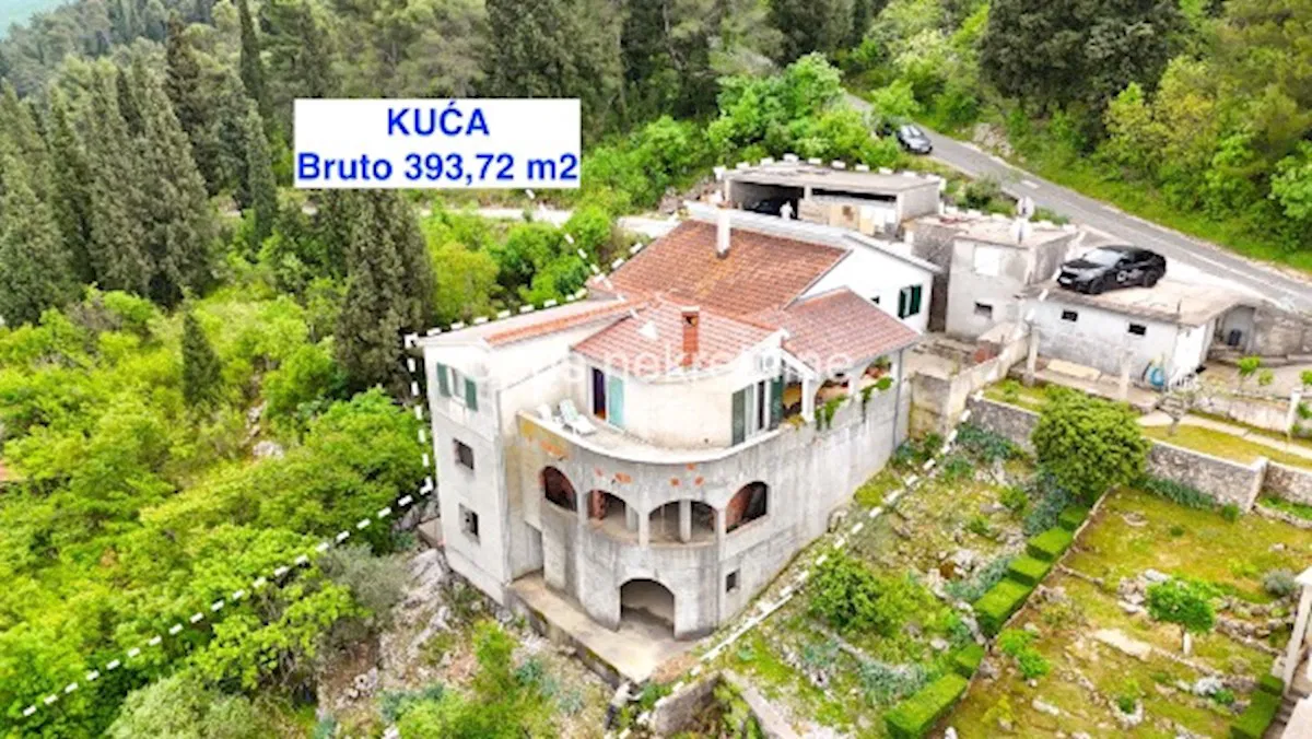 METKOVIĆ, kuća s prostranom okućnicom i panoramskim pogledom na grad