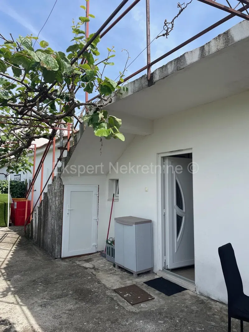 Trogir, Divulje, piano terra 161m2 con giardino 485m2, 700m dal mare – 2