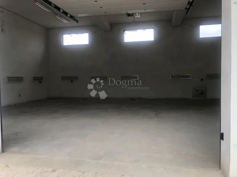 Locale commerciale Kostrena, 150m2 – 3