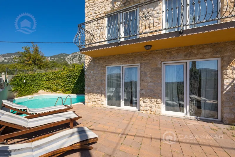 Kamena vila s bazenom na mirnoj lokaciji – 3