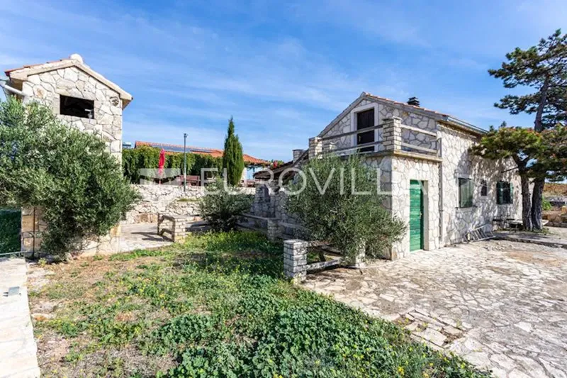 Hvar, a large, beautiful property with three houses on a plot of 32500 m² – 2