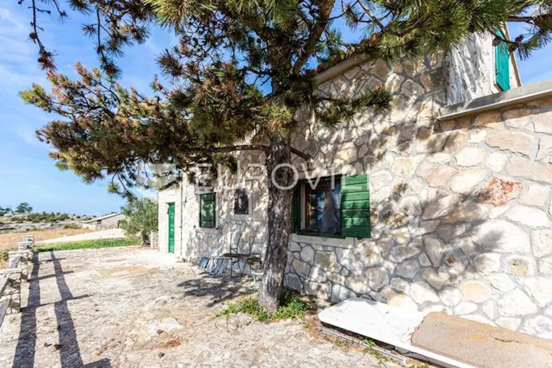 Hvar, a large, beautiful property with three houses on a plot of 32500 m² – 3