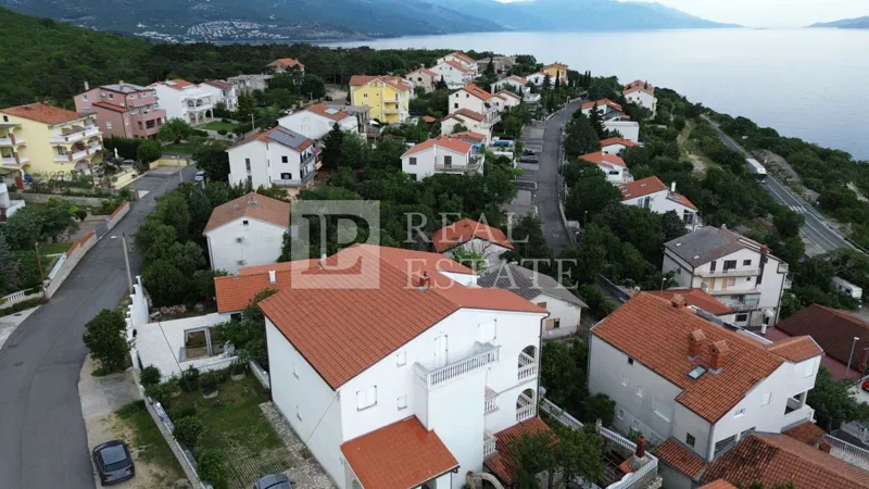 NOVI VINODOLSKI - prostorna hiša 120 metrov od morja – 2