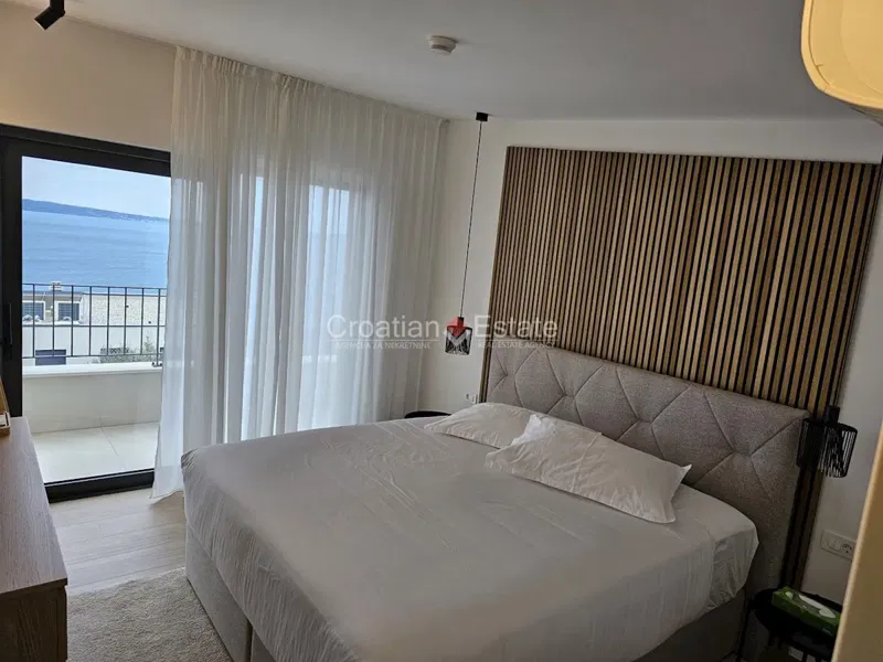 Tengerre néző villa medencével eladó – 3