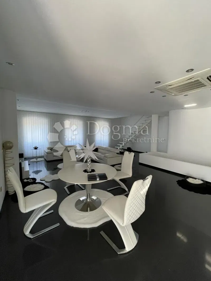 Casa Bakar, 270m2 – 2