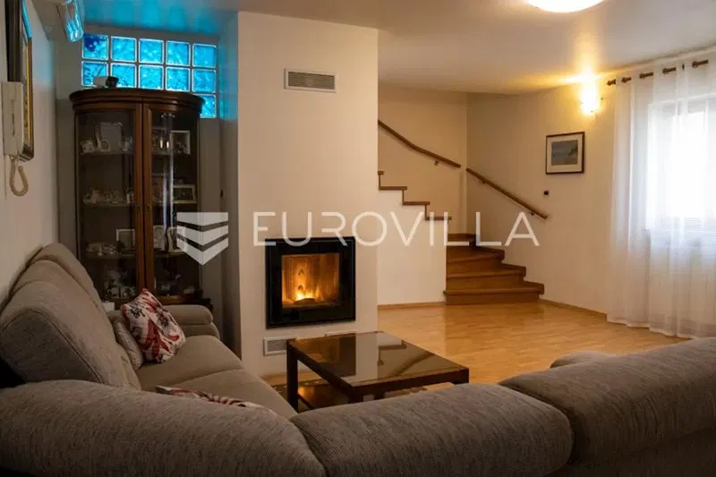 Istria, Bale, business-residential building with well-established business 240 m² – 3