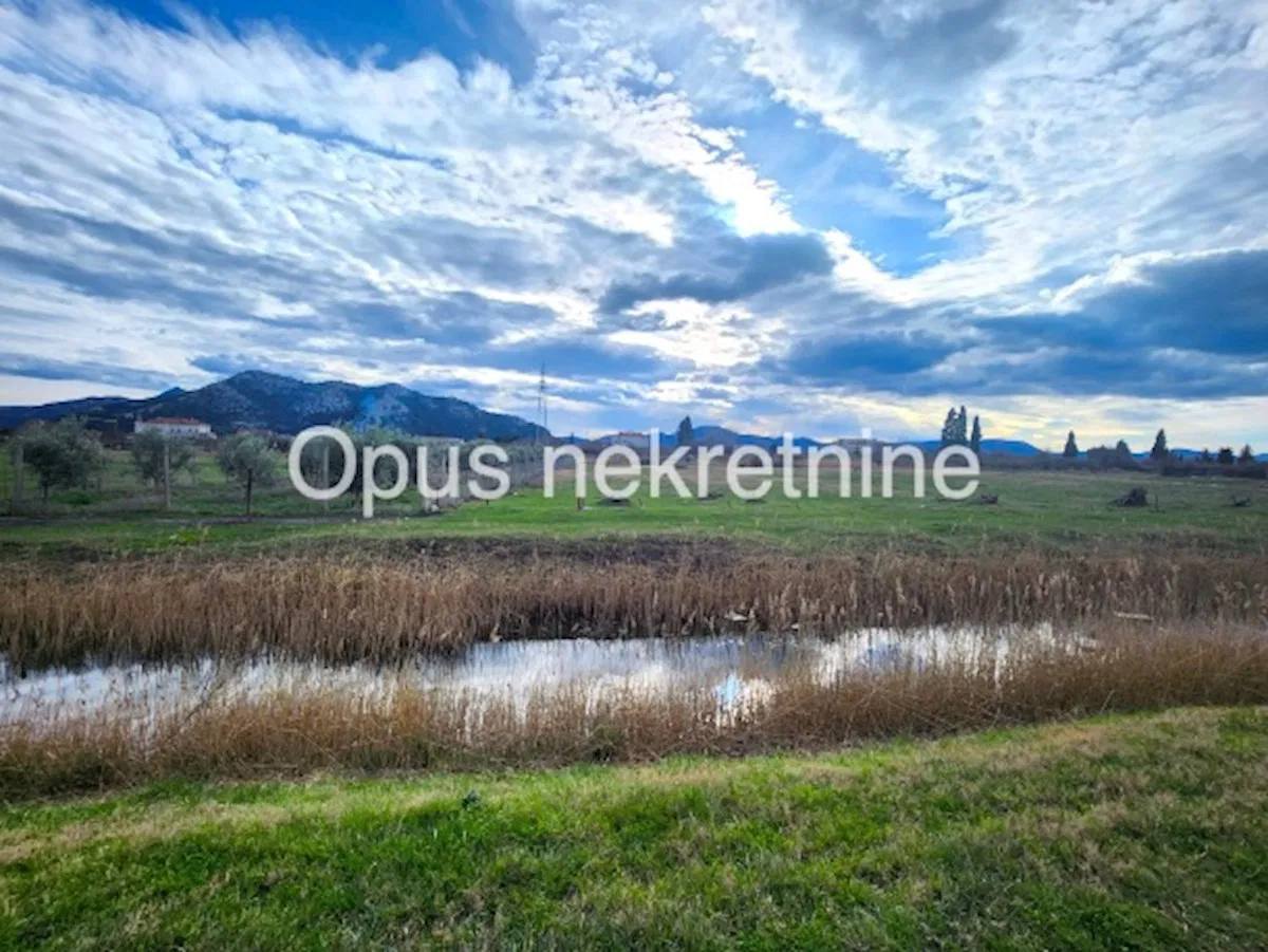 OPUZEN-poljoprivredno zemljište 1714 m2