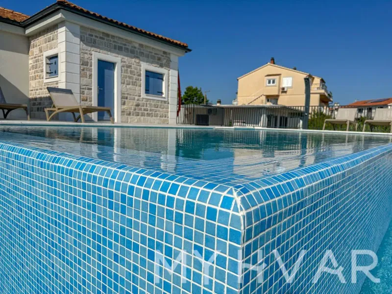 Villa with Pool in Jelsa – 3