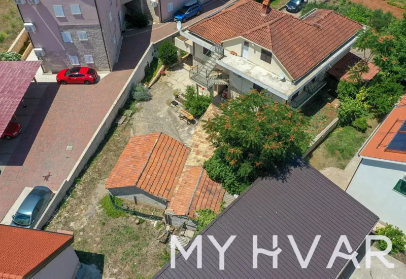 Casa con più appartamenti a Vrboska – 2