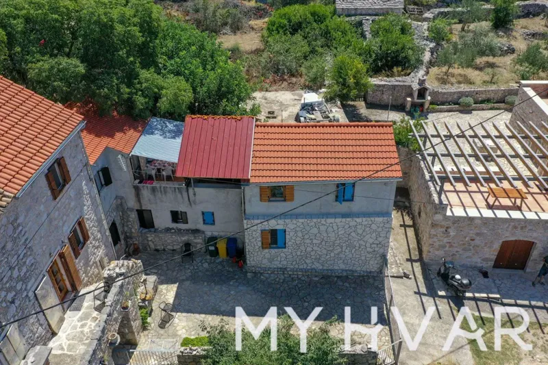Minimalistic house in Selca – 3