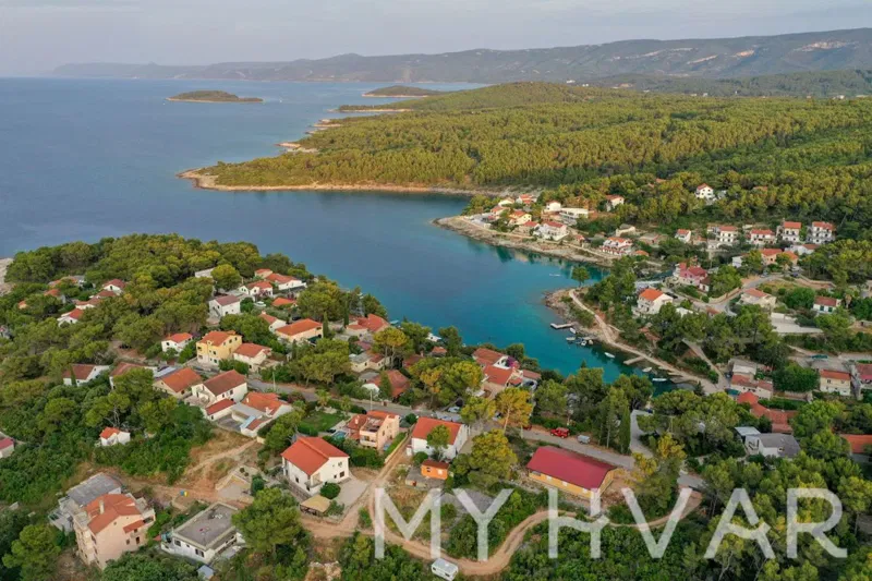 Veliko građevinsko zemljište u Basini
