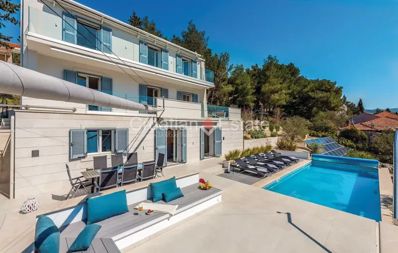 Seafront villa with pool, for sale – 2