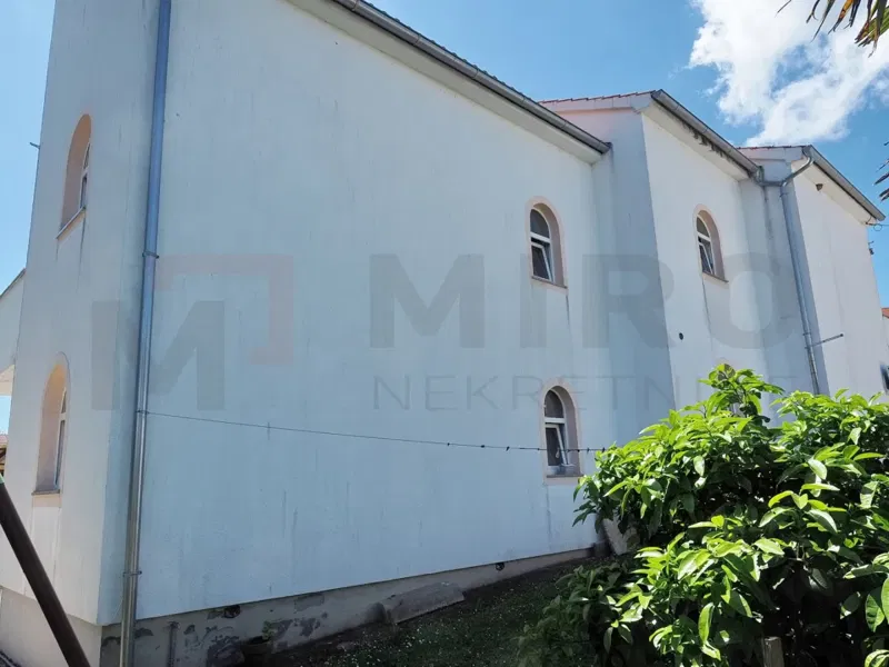 Malinska, house with 5 apartments in a great location! – 3