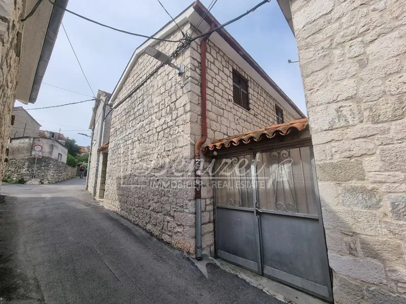 Trogir, charming stone house with garden for sale – 2