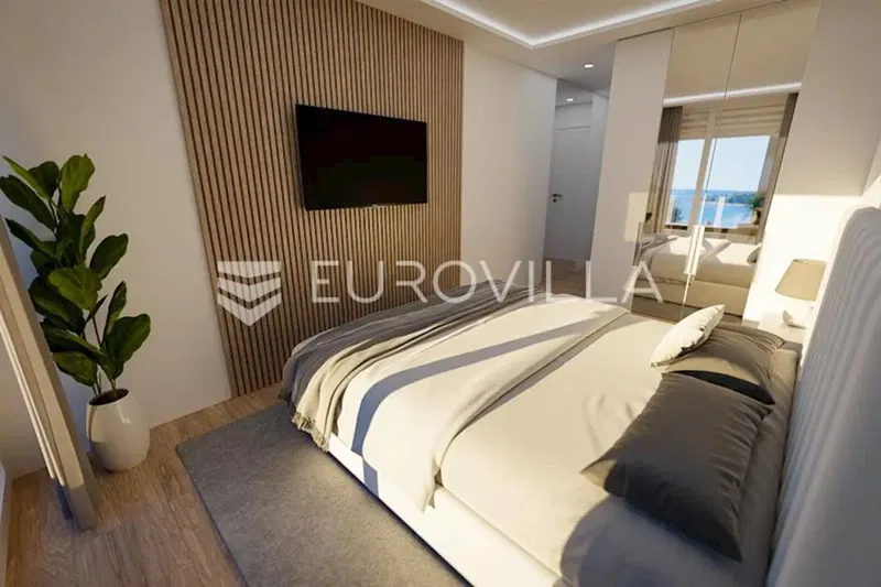 Istria, Rovinj, luxurious first floor apartment with three bedrooms and a sea view near center – 3