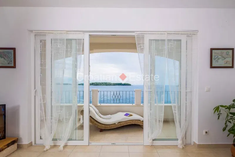 Villa directly by the sea! – 3