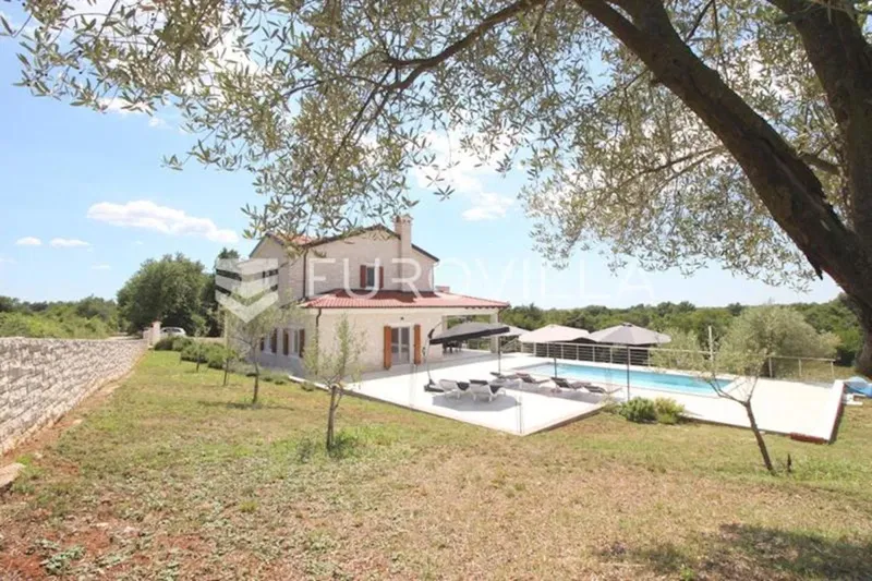 Istria, Kanfanar, beautiful house 450 m² on a large estate of 1900 m² – 2