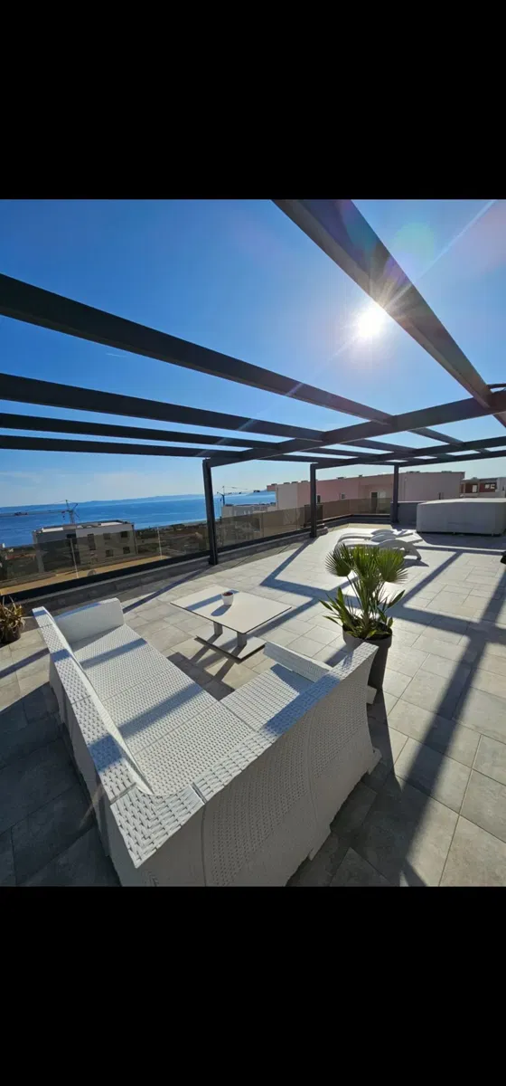 Makarska, luksuzna villa sa penthouse-om i bazenom, jako atraktivna !