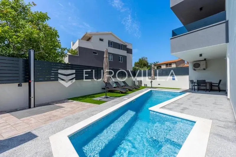 Medulin - modern and furnished three-room apartment in a new building on the ground floor with pool – 2