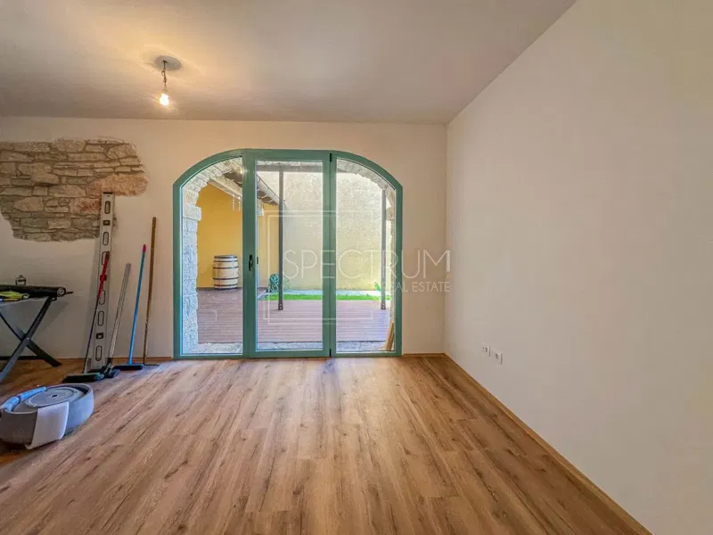 Buje surroundings, renovated apartment on the ground floor with a garden – 2