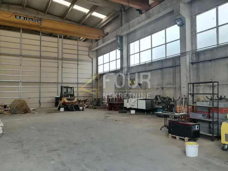Istrien, Galižana, 3 Hallen + 2 Gebäude, Grundstück von 14.015 m2