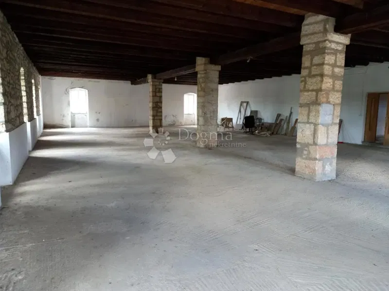 Business premise Svetvinčenat, 1.900m2 – 2
