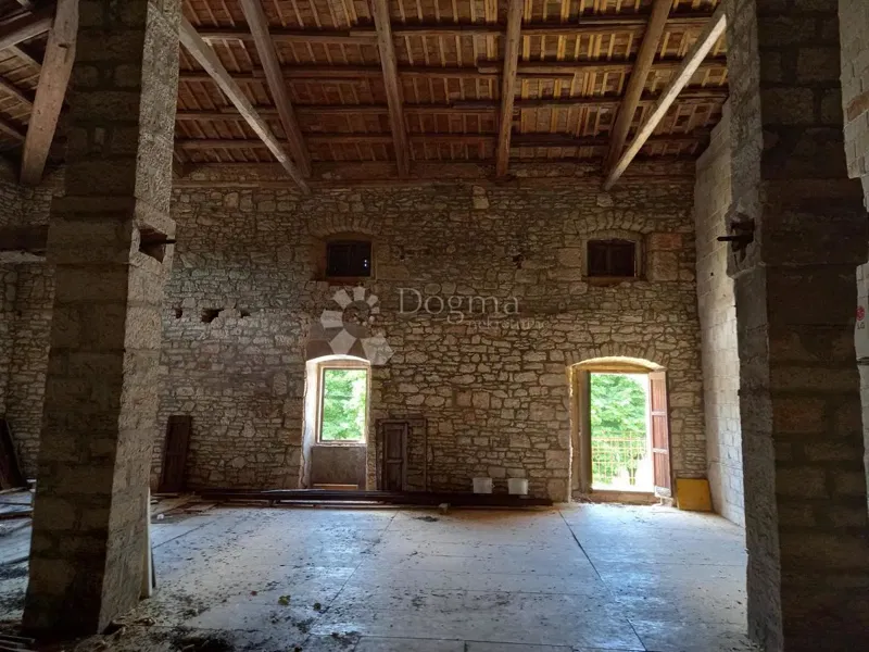 Business premise Svetvinčenat, 1.900m2 – 3