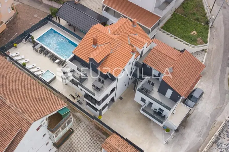 Čiovo, Okrug, villa with six apartment units and swimming pool – 2