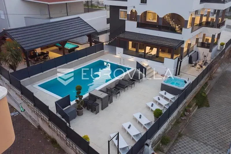 Čiovo, Okrug, villa with six apartment units and swimming pool – 3