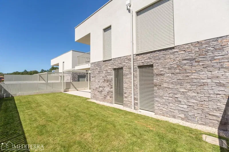 108m2 apartment with a large yard near the sea, Novigrad, Istria – 2