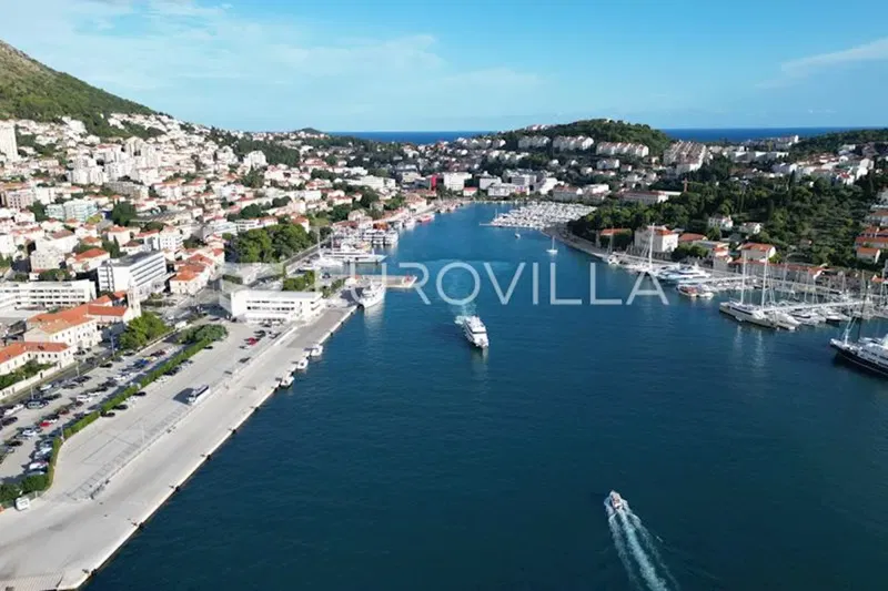 Dubrovnik, poslovna zgrada