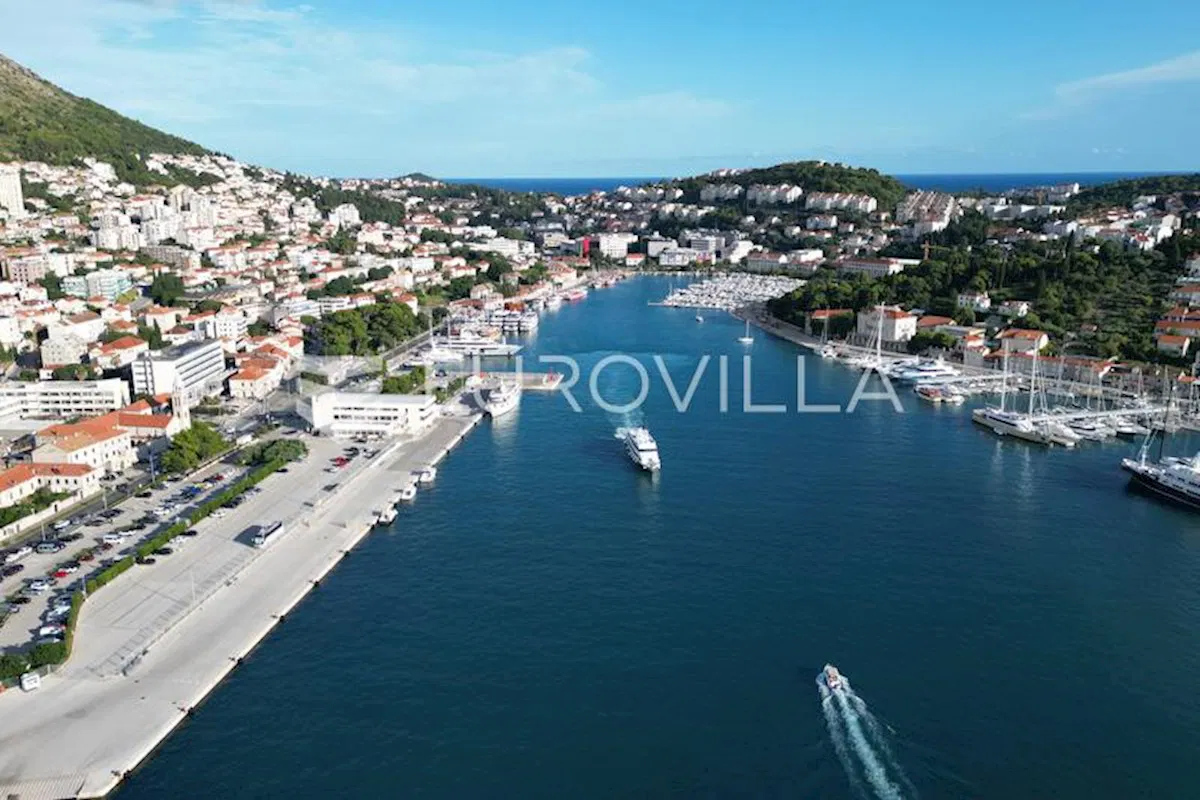 Dubrovnik, poslovna zgrada