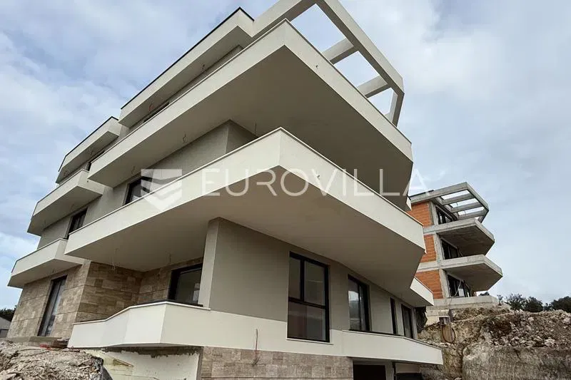 Pula, Pješčana Uvala, luxurious four-room apartment with elevator, 2nd floor, sea view – 2
