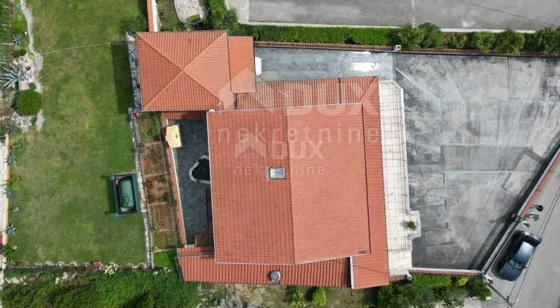 OPATIJA, POBRI- villa 542m2 hatalmas potenciállal tengerre néző kilátással + környezet 1200m2 – 2