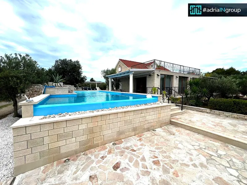 BRAČ / Sutivan, STONE HOUSE WITH SWIMMING POOL / IN SECONDARY / video - read the description – 2