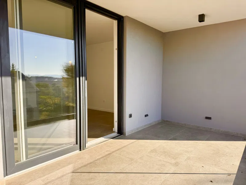Novogradnja Omišalj: Apartman na prvom katu s okućnicom – 3
