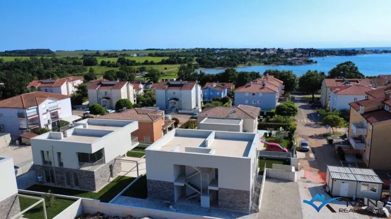 Appartamento monolocale con terrazza sul tetto nelle vicinanze di Cittanova (17) – 3