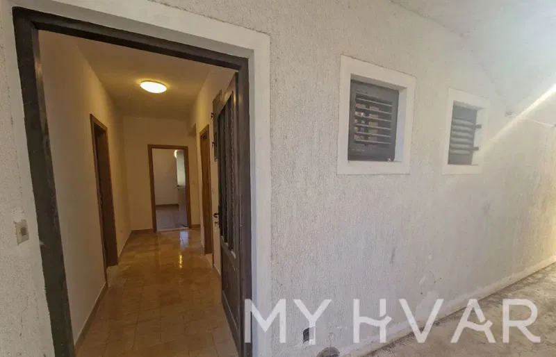 Ground Floor Flat in Jelsa – 2
