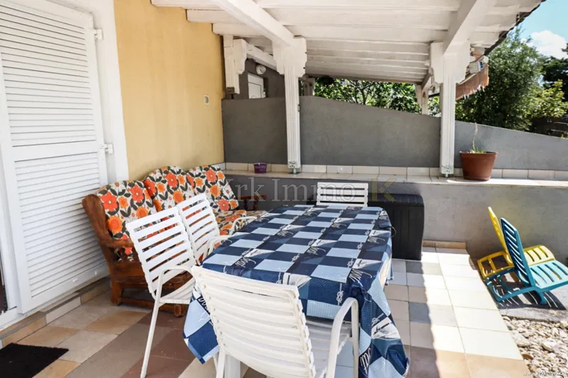 Grad Krk: Namješteni apartman u prizemlju s vrtom – 3