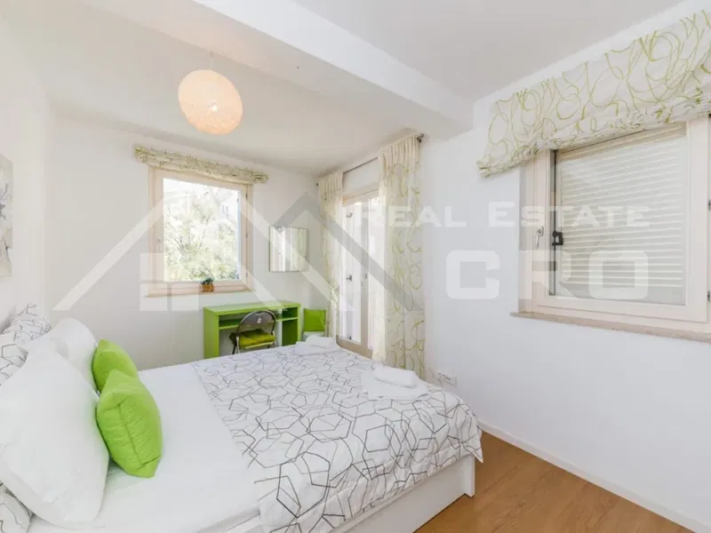 Kastela properties - Beautiful two-bedroom apartment with a view, right above the sea and a beach, for sale – 3