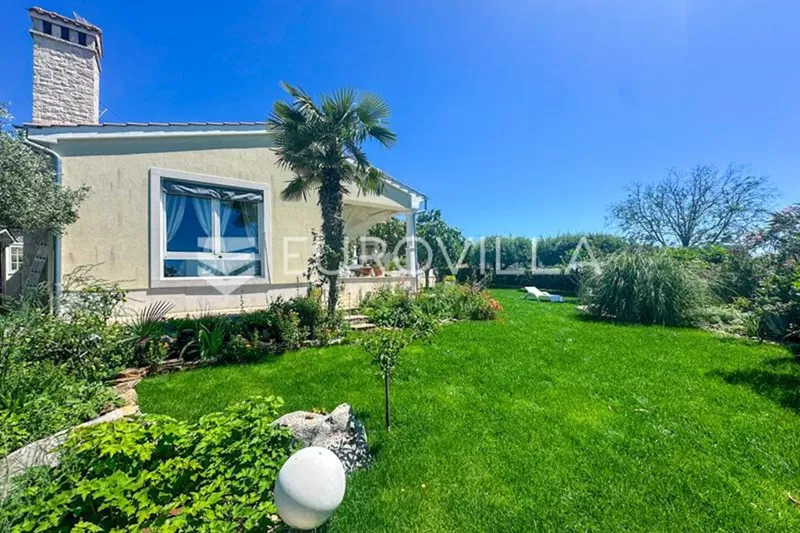 Istria, Višnjan, furnished villa with garden, unique location – 2