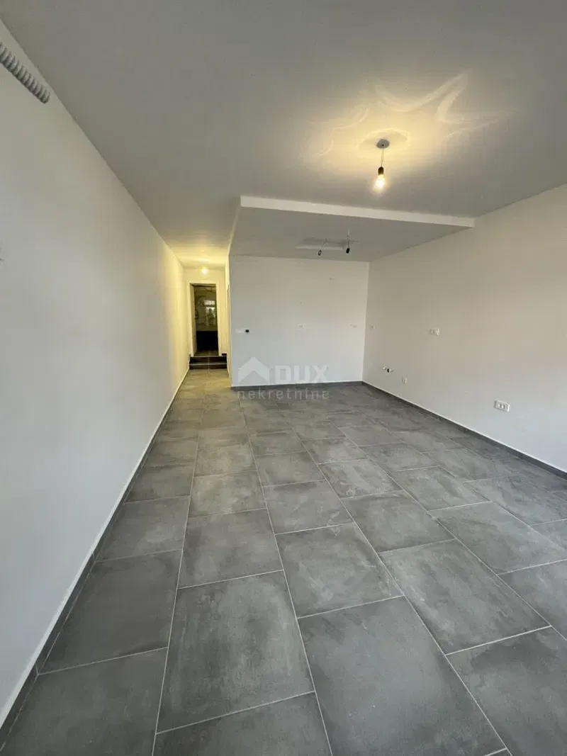 CRIKVENICA - Appartamento trilocale con posto auto e giardino, a 300 m dal mare – 2